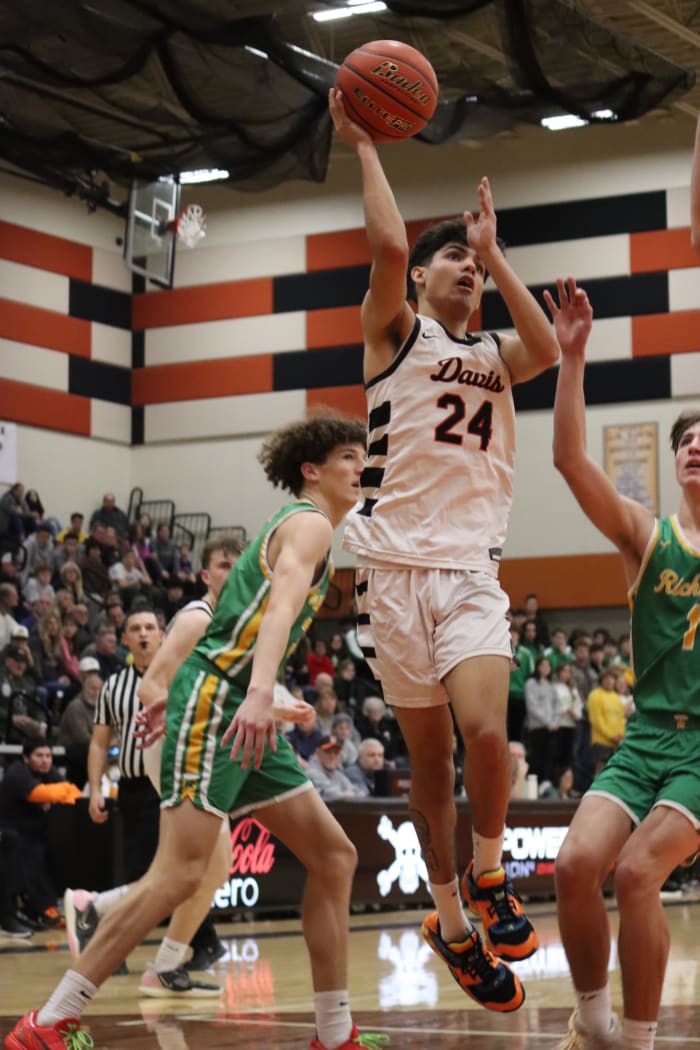 Davis' Cesar Hernandez goes up for a shot against Richland in Yakima on Friday, Dec. 29, 2023.